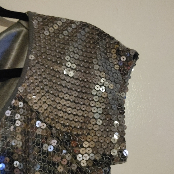 Apt 9 Silver Sequin Top Size Small - Picture 12 of 14